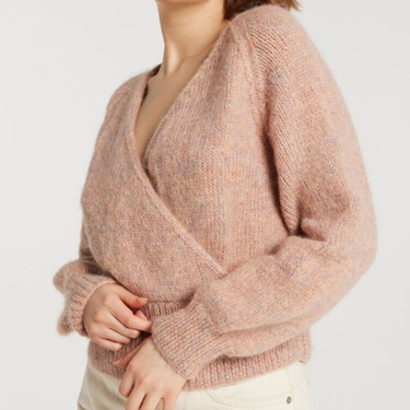 Knitting sweater 