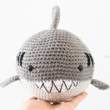 crochet a shark